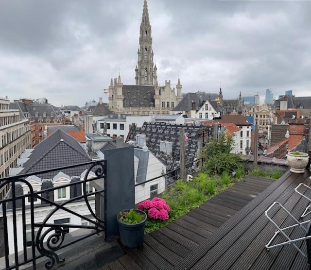 Duplex Dernier Etage Avec Terasse A Deux Pas De La Grand Place Brüsszel Kültér fotó