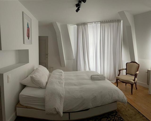 Duplex Dernier Etage Avec Terasse A Deux Pas De La Grand Place Brüsszel Kültér fotó